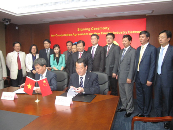 Ký biên bản ghi nhớ về việc hợp tác thành lập liên doanh tại Việt Nam giữa TCT Viglacera và CTIEC